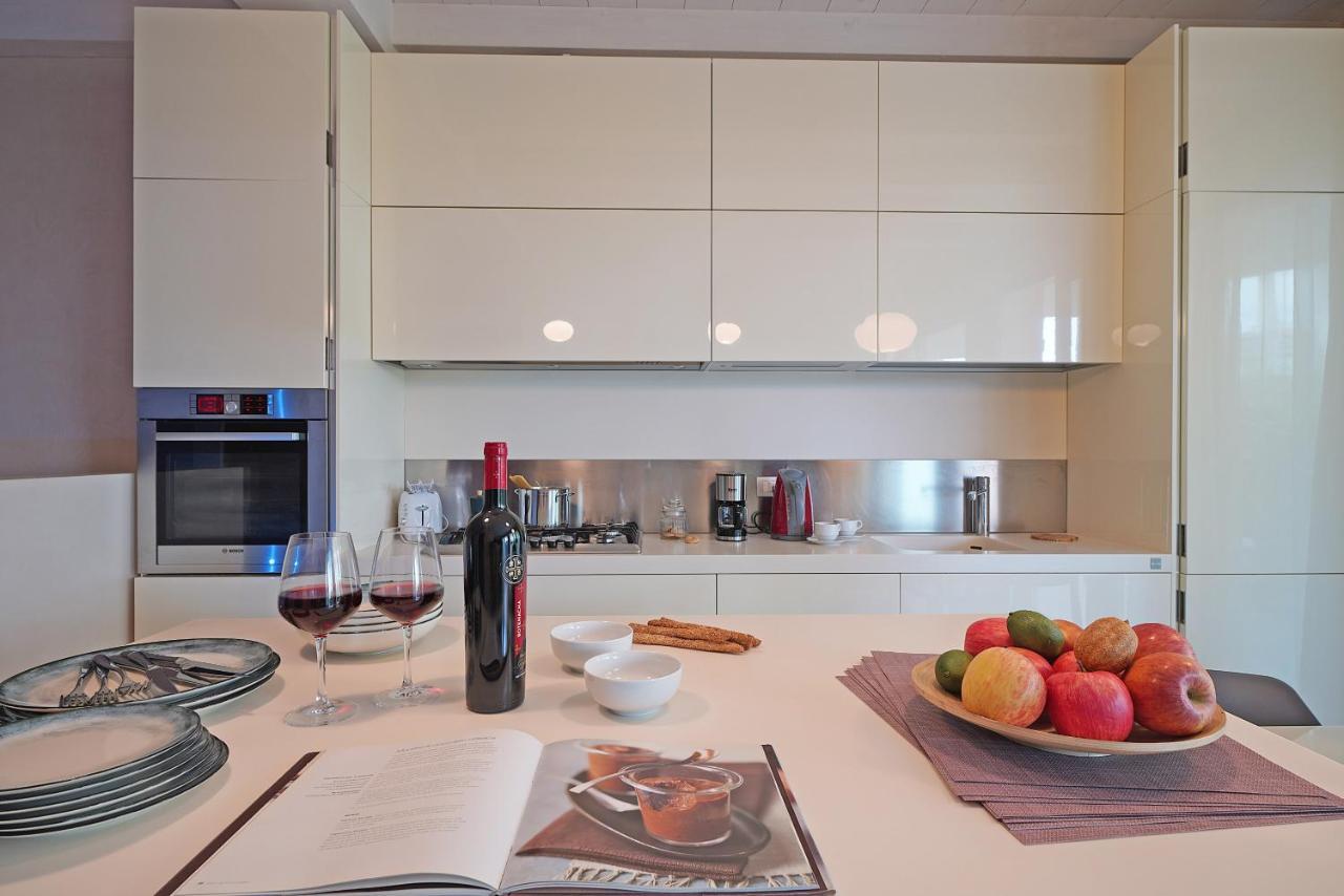 Giulia Luxury Apartment Сірміоне Екстер'єр фото