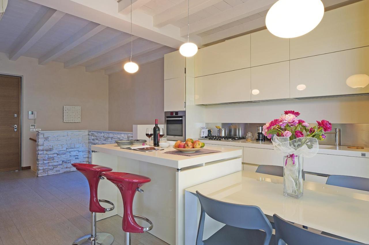 Giulia Luxury Apartment Сірміоне Екстер'єр фото